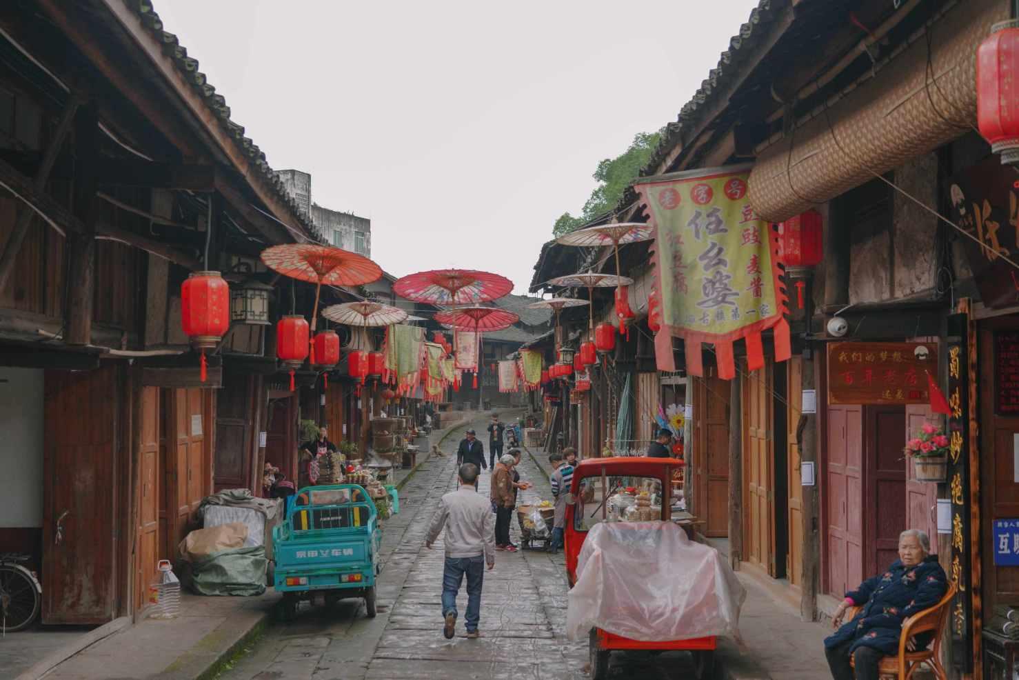 经纬恒润跌2.29% 2022年上市募资36亿元